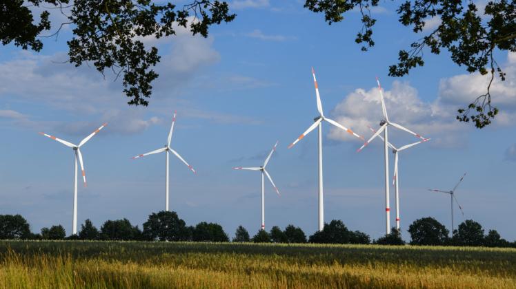 Für bestehende Windkraftanlagen soll der Windkraft-Euro nicht gelten, aber wenn neue Anlagen gebaut werden, sollen für jede 10000 Euro an angrenzende Kommunen gehen. 