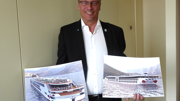 Arosa-Chef Jörg Eichler präsentiert das Neubau-Projekt der Rostocker Flotte. 