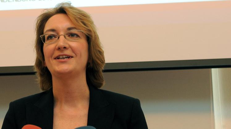 Die Landtagsabgeordnete Klara Geywitz (SPD) stellte mehrere „Kleine Anfragen“ an das Finanzministerium, wie hoch denn die Kosten für einen Umzug des Wissenschaftsministeriums nach Cottbus sein würden. 