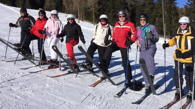 Einmal im Jahr fahren die Vereinsmitglieder gemeinsam auf Skisafari – egal ob Alpin, Langlauf oder eine Wanderung ohne Bretter.