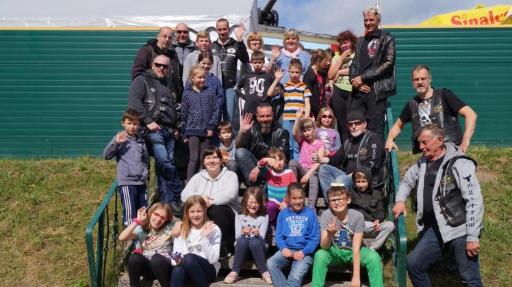 Die Mitglieder der Güstrower Biker „Grey Bulls“ organisierten ein Erlebnis-Wochenende für die Kinder der Wohngruppen des Internationalen Bunds (IB) Güstrow. 