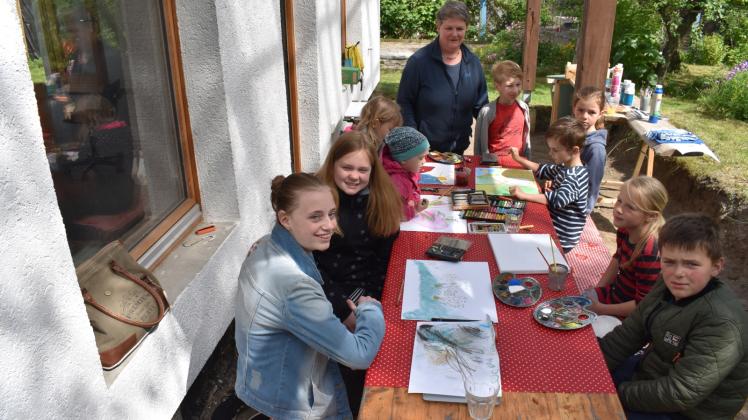 Öffnete ihren Garten und ihr Atelier für malbegeisterte Kinder: Susanne Ziegler lud zu einem Workshop ein. 