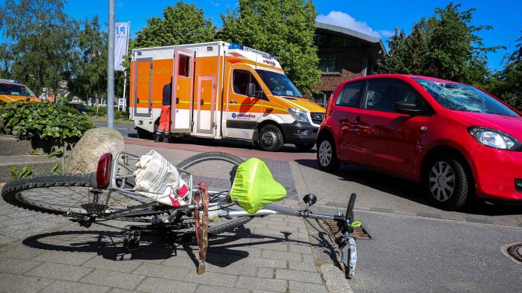 Schwerer Unfall In Der Nordstraße: Radfahrer Stößt Mit Pkw Zusamm | SHZ