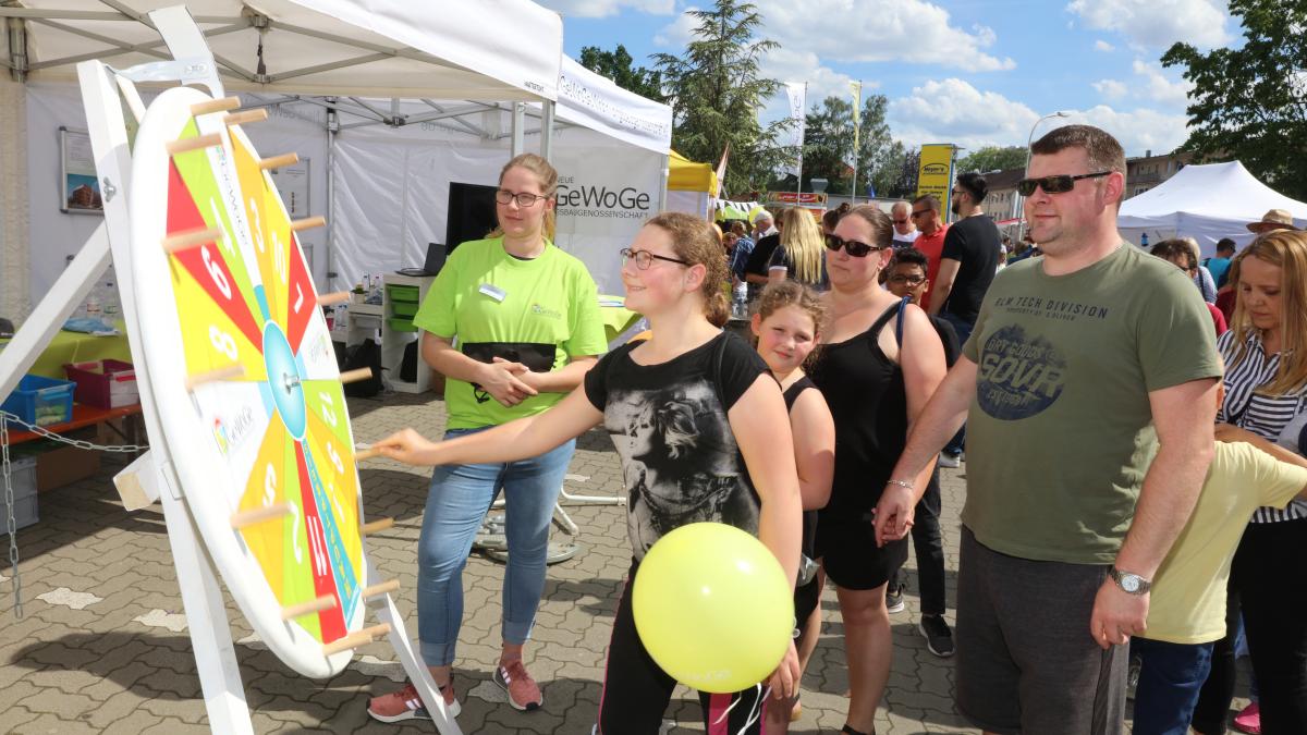Familienprogramm und Partyhits in Pinneberg Bilder vom Quellentalfest