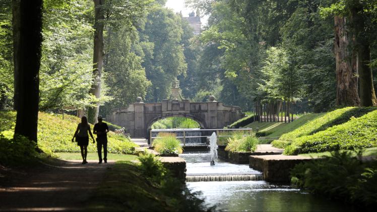 So wie hier sprudeln die Wasserspeile im Schlosspark Ludwigslust kaum noch.