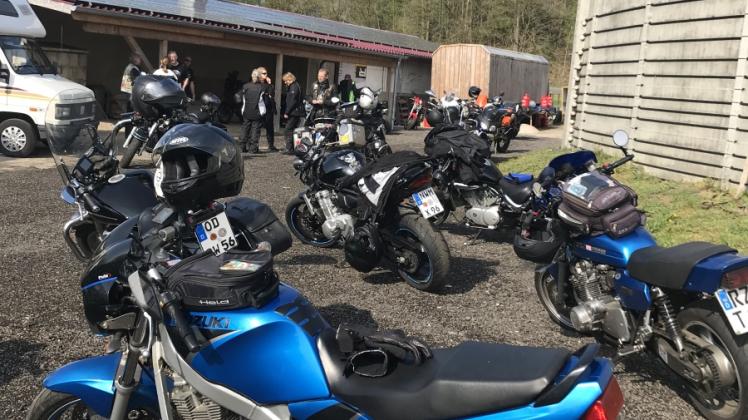 Vor dem Kuhstall können hunderte Motorräder parken. Dort soll das vierte Treffen stattfinden. 
