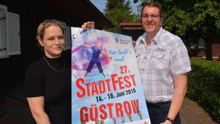 Wieder verantwortlich für die Organisation des Güstrower Stadtfestes: Ulrike und Renaldo Nitzschke von der Güstrower Pro Show-Eventagentur. 