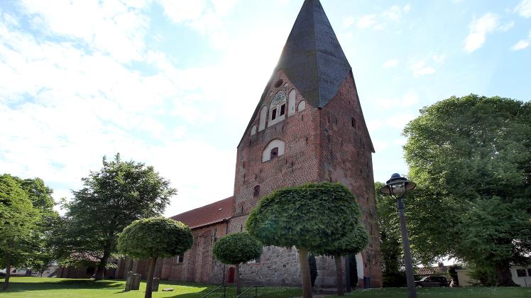 Der Kirchturm der St. Jürgen Kirche zu Gettorf erhält neue Leitern. Im nächsten Jahr sollen wieder Führungen möglich sein.