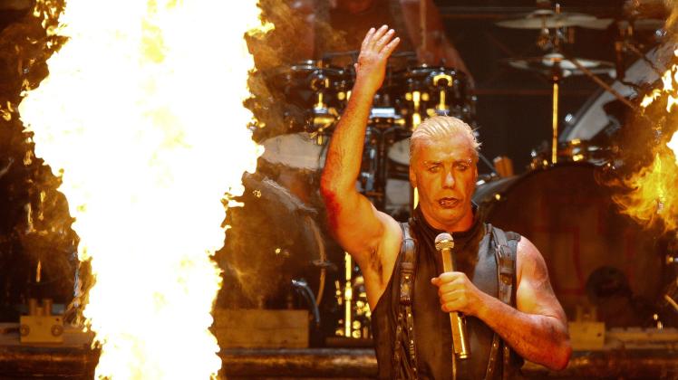 Rammstein-Sänger Till Lindemann will mit seiner Band am Sonntag das Ostseestadion rocken.