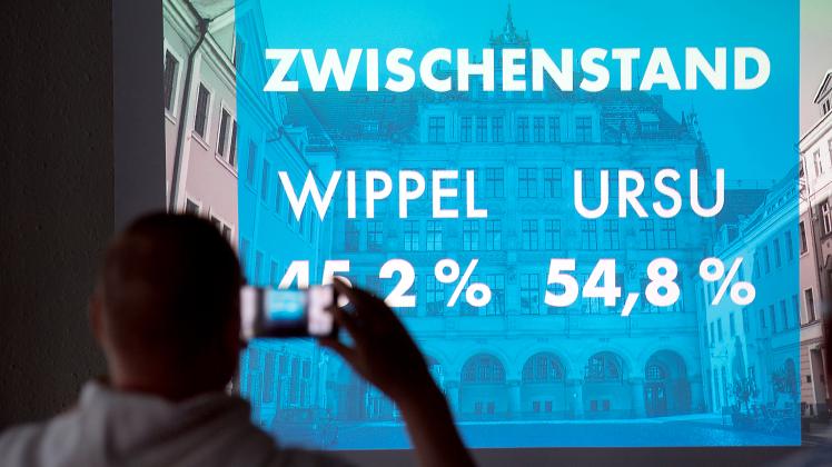 Nicht viel dazwischen: Den ersten Wahlgang hatte AfD-Mann Sebastian Wippel noch gewonnen. Doch nachdem die Kandidaten von Grünen und Linken verzichtet hatten, siegte CDU-Mann Octavian Ursu schließlich mit 55,2 Prozent.