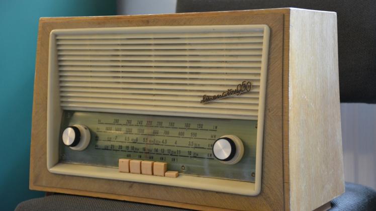 Dieses Radio stand plötzlich vor der Tür der Mahn- und Gedenkstätten. 