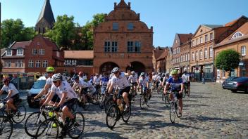 Auf ihrer zweiten Etappen fuhren die Teilnehmer der Hanse-Tour Sonnenschein auch durch Gadebusch. 