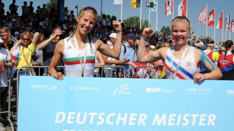 Haben ihre Muskeln spielen lassen: Judith Guhse (rechts) und Jette Prehm holten sich überlegen den Titel.