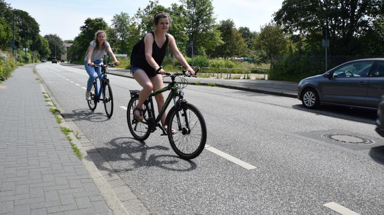 Der Fahrradstreifen in der Sauerstraße wurde 2015 eingerichtet. Nun sollen weitere in anderen Straßen folgen.