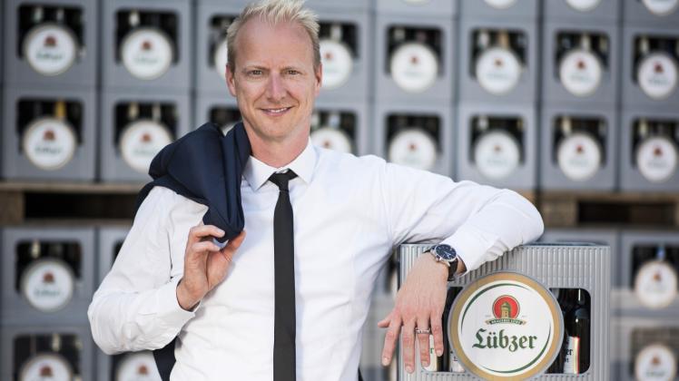 Der Rostocker Bastian Pochstein übernahm den Posten von Willi Horn, dem langjährigen Chef der Brauerei. 