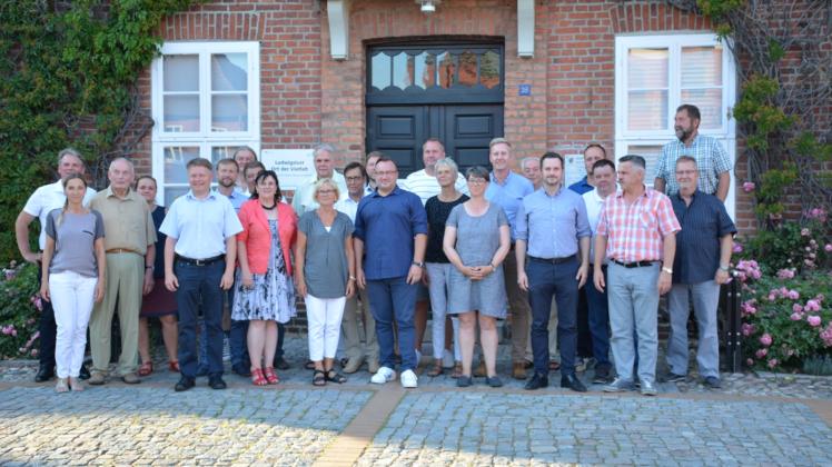 Sie bilden die neue Ludwigsluster Stadtvertretung. Zwölf Stadtvertreter sind neu im Kommunalparlament, die 13 anderen können ihre Arbeit fortsetzen. 