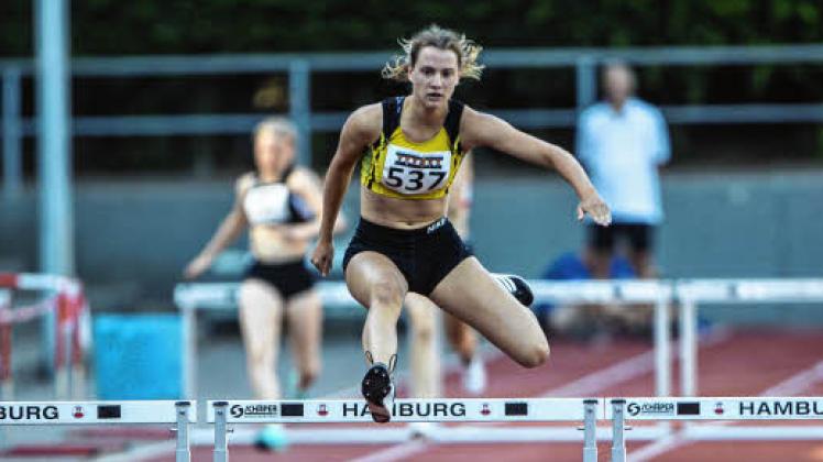 Die Altenholzerin Marie-Luise Lauterbach wurde in Hamburg über die 400-Meter-Hürden mit großem Abstand Landesmeisterin. Mit ihrer Zeit gehört sie zu den besten zehn Läuferinnen Deutschlands über diese Distanz.