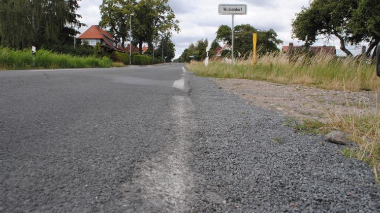 Splitt am Straßenrand wie hier in Schwerin sorgt oft für Unmut bei Autofahrern.