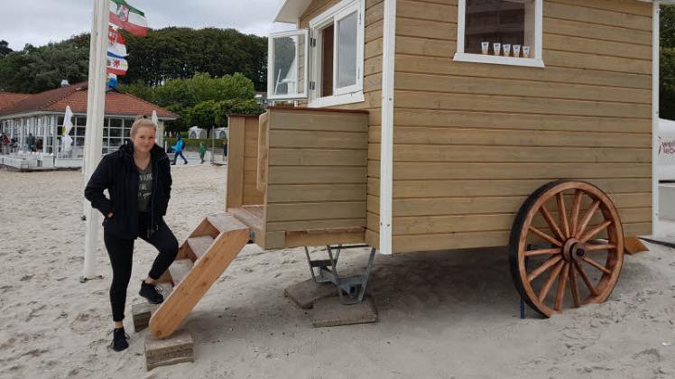 Strandaufsicht Levke Haverland (19) wird häufig auf den beschwerlichen Zugang zum Kassentresen angesprochen. 