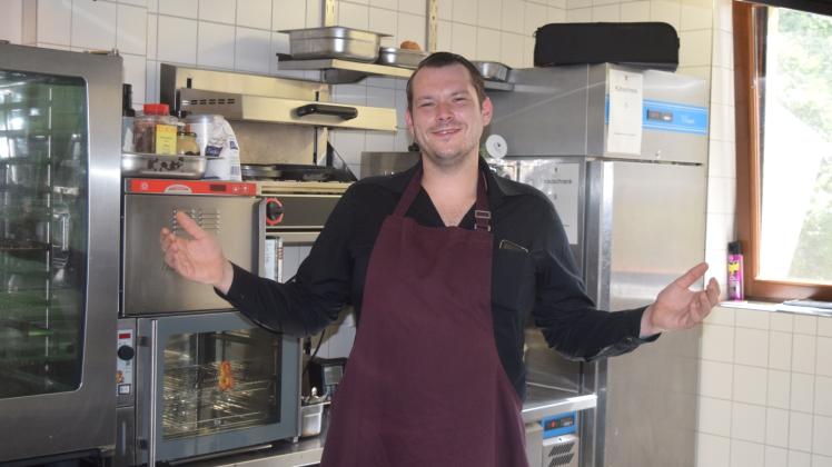 Das Wohnzimmer eines Kochs ist die Küche: Benjamin Wichert ist der neue Chefkoch im 4-Sterne-Restaurant „Cheval Blanc“ in Wendorf.