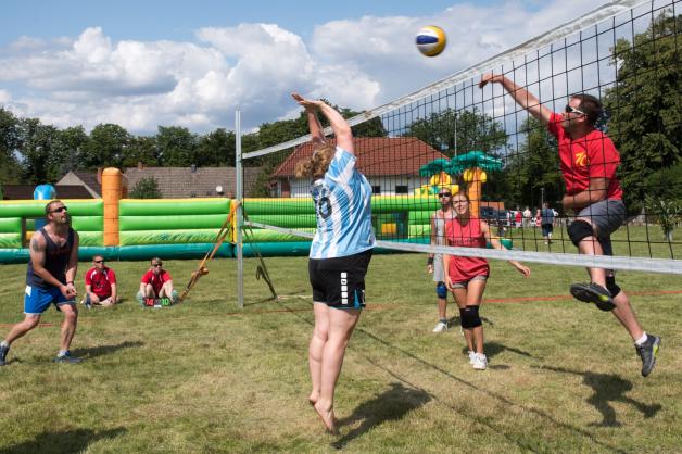 Jubiläum in Camin: Sportliche Aktivitäten gehörten ebenso dazu, wie das ausgelassene Feiern des Jubiläums. Jubiläum in Camin: Sportliche Aktivitäten gehörten ebenso dazu, wie das ausgelassene Feiern des Jubiläums.