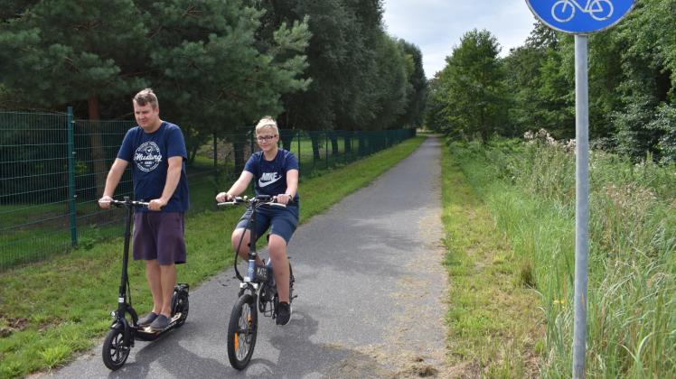 Sie kennen sich bei der E-Mobilität auf zwei Rädern aus: Michael Pietz und Jeremy Sump sind gerne elektrisch unterwegs. 
