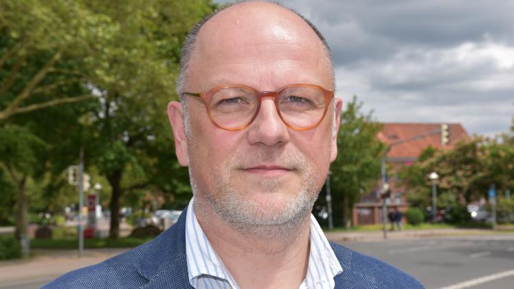 Elmshorner Bürgermeisterkandidat schießt gegen den NDR SHZ