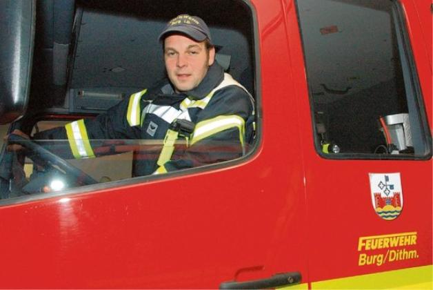 Thomas Kusch leitet die Feuerwehr Burg - ein Team, auf das sich der Wehrführer verlassen kann. Foto: Rother Thomas Kusch leitet die Feuerwehr Burg - ein Team, auf das sich der Wehrführer verlassen kann. Foto: Rother
