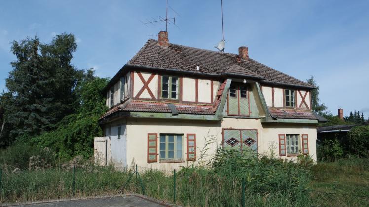 Das ehemalige Badehaus soll Bestandteil des neuen Gesundheits- und Daseinsvorsorgezentrums in Goldberg werden. Es steht auf dem Grundstück des ehemaligen Brunnen-Hotels an der Langen Straße. 