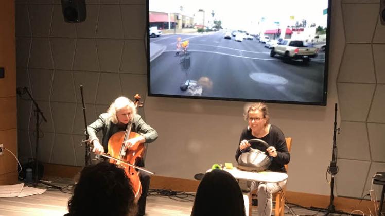 Beatrix Wagner (r.) und Madeleine Shapiro bei ihrem speziellen Auftritt im Avery Fisher Center mit Selbstlenkungs-Fahreindrücken. 