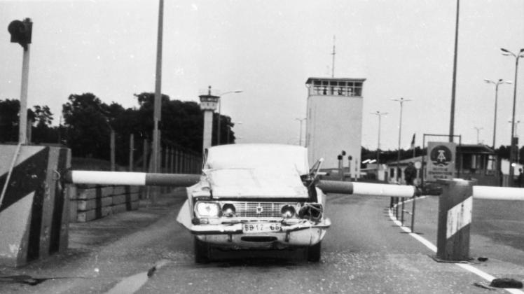 Auch der Grenzübergang in Horst war am 20. Juni1981 ein Fluchtort. Für das Auto war allerdings in der Schranke Halt.