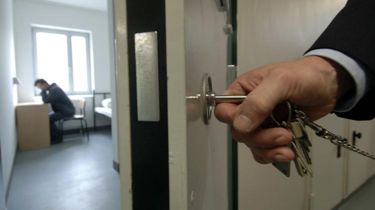 Gefängnisse kämpfen mit Drogenhandel hinter Gittern