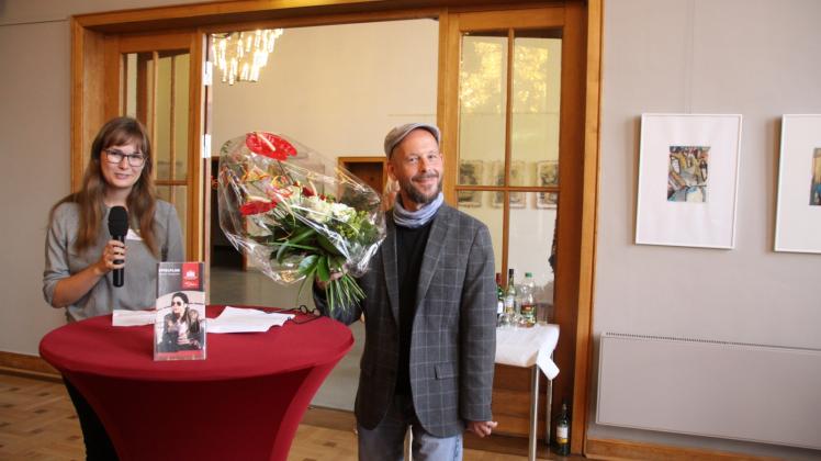 Blumen zur Eröffnung der Werkschau für Rainer Trunk. 
