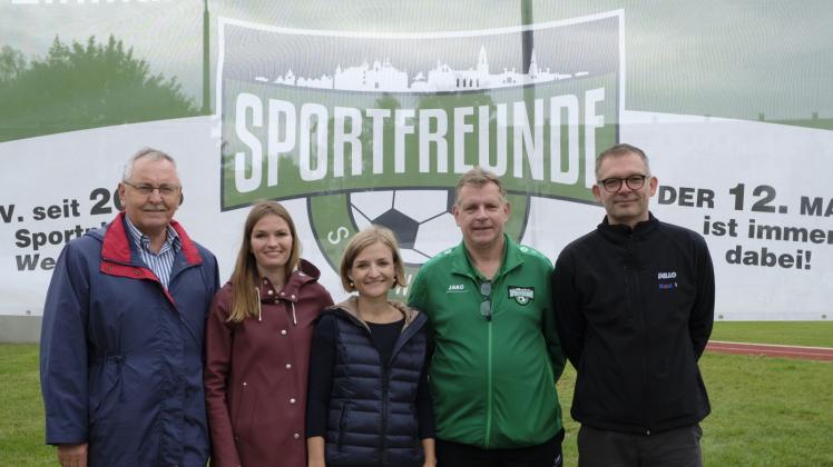 Erfreut über den Saisonstart: Hans-Joachim Hacker, Anika Jäger, Maren Jakobi, Detlef Berg, Andre Thiess (v.l.)