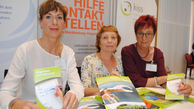 Informierten: Claudia Buchholz, Regina Winkler und Gudrun Schulze (v.l.) von der Kontaktstelle für Selbsthilfegruppen 
