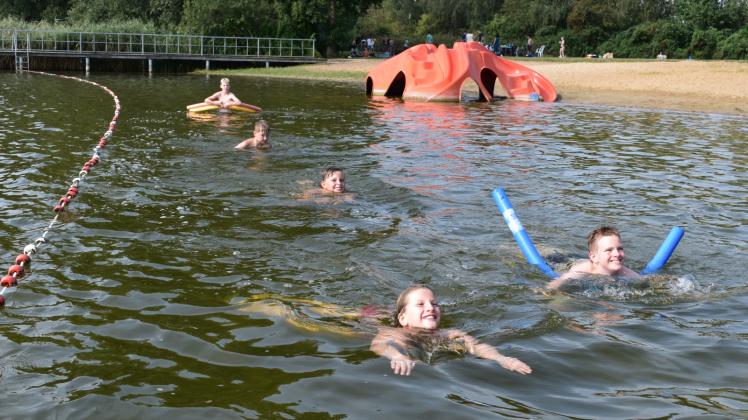 Am Kritzower See  findet derzeit das Schwimmlager der Lübzer Förderschule statt. 