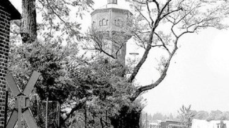 Steht nicht mehr: Der Wasserturm Süd wurde 1969 gesprengt.  Foto: Ausborm