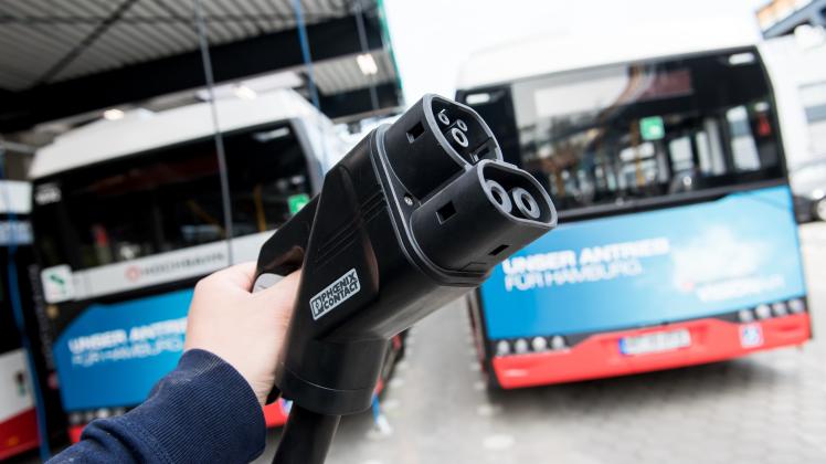 Die Hochbahn habe eine Rahmenvereinbarung für bis zu 530 Elektrobusse bis zum Jahr 2025 europaweit ausgeschrieben.