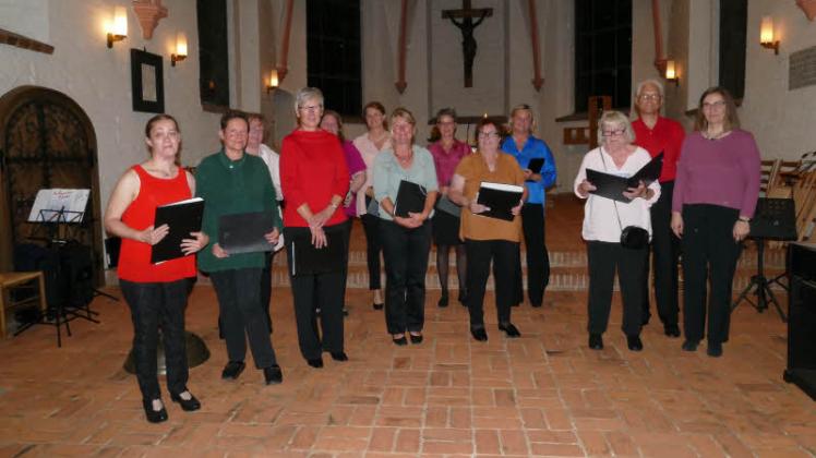 Premiere: Die Nacht der Kirchen“ war der erste Auftritt für den Chor „New Coloured Voices“ aus Hütten. Fotos: Meding 