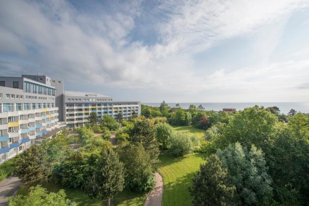 Die VAMED Ostseeklinik Damp ist eine überregional renommierte Spezialklinik für die Behandlung von Wirbelsäule und Gelenken. Der Focus Gesundheit führt sie seit mehr als einem Jahrzehnt auf seiner Liste der TOP-Kliniken bundesweit. Die VAMED Ostseeklinik Damp ist eine überregional renommierte Spezialklinik für die Behandlung von Wirbelsäule und Gelenken. Der Focus Gesundheit führt sie seit mehr als einem Jahrzehnt auf seiner Liste der TOP-Kliniken bundesweit.