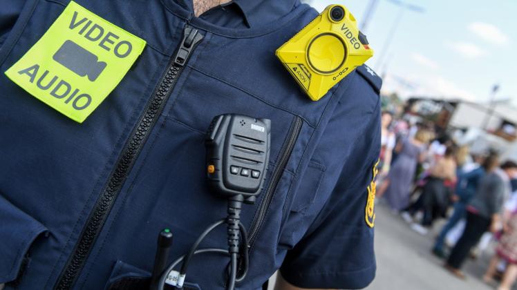 Body-Cams bei der Polizei sollen bei Auseinandersetzungen zur Deeskalierung und Beweissicherung beitragen.