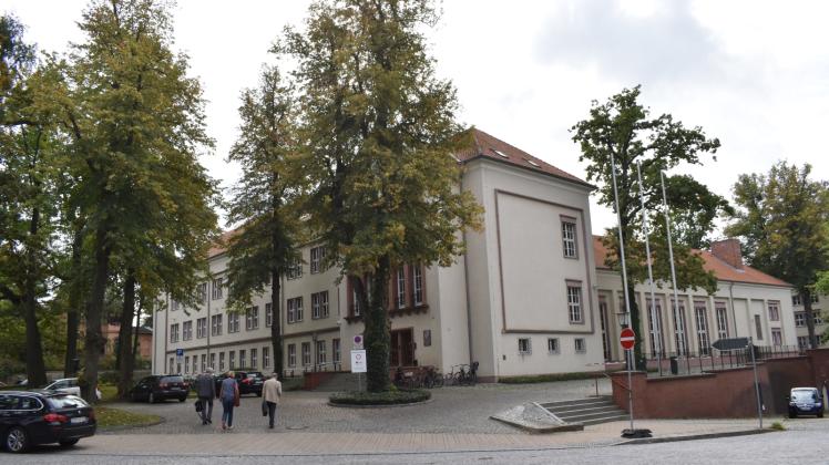 Das Gebäude, in dem heute das Landwirtschaftsministerium untergebracht ist, wurde 1955 als Lehrerbildungsinstitut eröffnet.