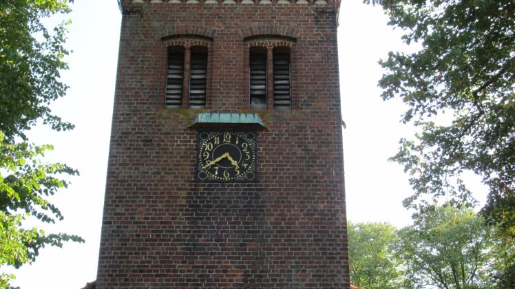 Die Zeiger der Kirchturmuhr von Nostorf dösten einige Wochen lang auf 20 Minuten vor 5 Uhr vor sich hin. 
