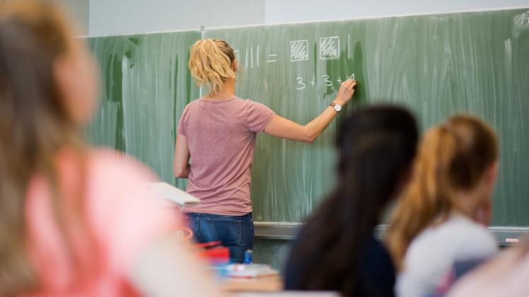 Bis zum Jahr 2030 werden laut GEW 8700 neue Lehrkräfte im Land benötigt.  