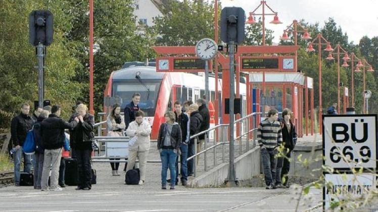 Baum Auf Den Schienen Nordbahn Lokführer Verletzt Shz 0612