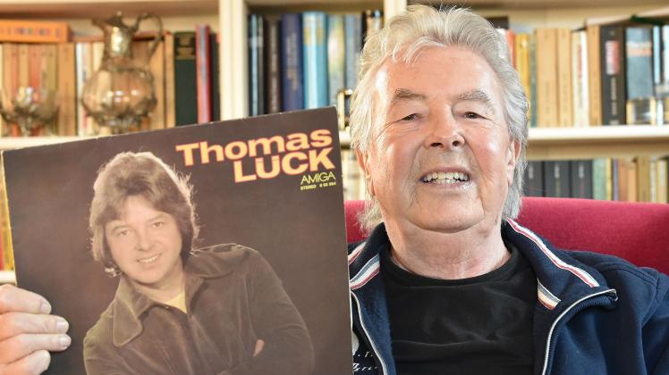 Thomas Lück zeigt seine erste bei Amiga 1978 erschienene Solo LP. 
