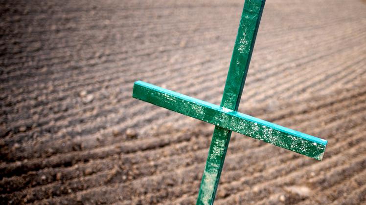Landwirte protestieren mit grünen Kreuzen