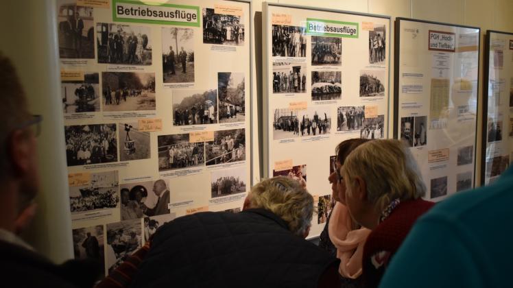 Vor allem die Fotos und Anekdoten zu den Betriebsausflügen waren bei den Gästen der Ausstellungseröffnung beliebt.