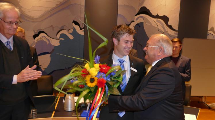 Neuer Landrat im Amt Kreispräsident Heinz Maurus vereidigt Flori SHZ