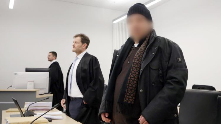 Der angeklagte ehemalige Richter (r.) neben seinem Pflichtverteidiger Holger Kröger 
